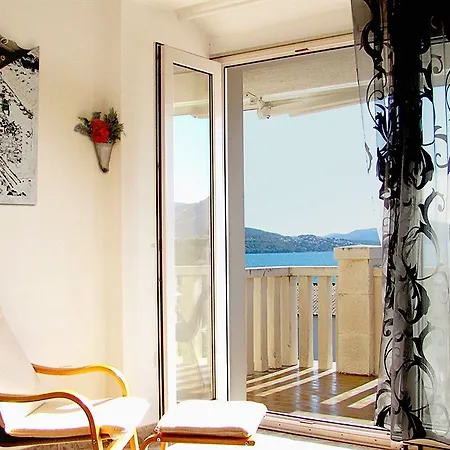 Pape Apartment *