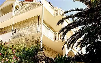 Pape Apartment *