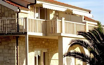 Pape Apartment